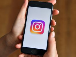Instagram app splash in hand before showing tailored latest posts