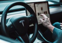 Tesla-to-Disable-In-Dash-Video-Gaming-Feature
